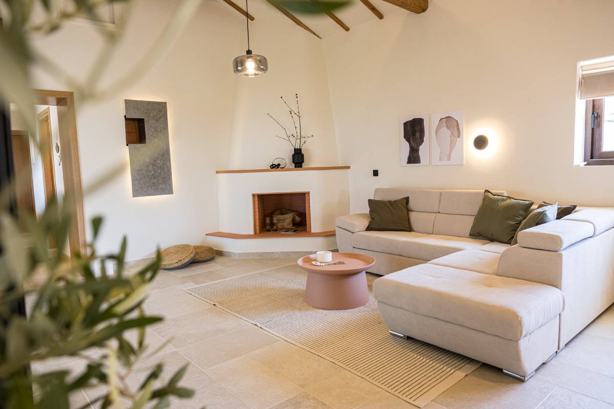 barna-villa-living-room